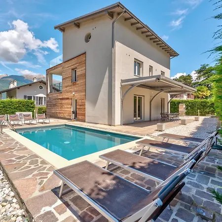 Family With Pool And Amazing Panoramic Penthouse Ferienhaus Colico