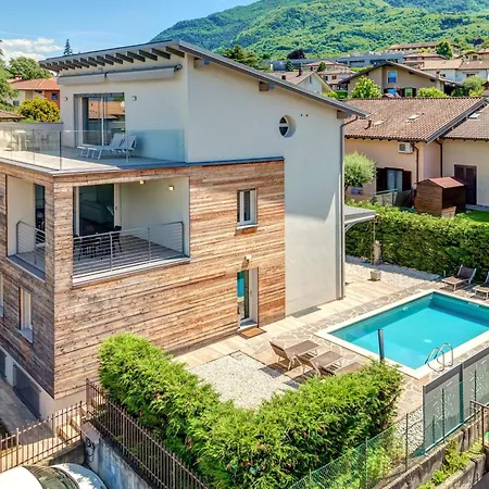 Family With Pool And Amazing Panoramic Penthouse Colico