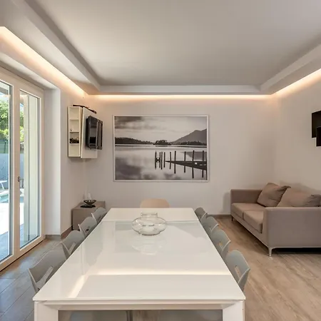 Family With Pool And Amazing Panoramic Penthouse Holiday home Colico